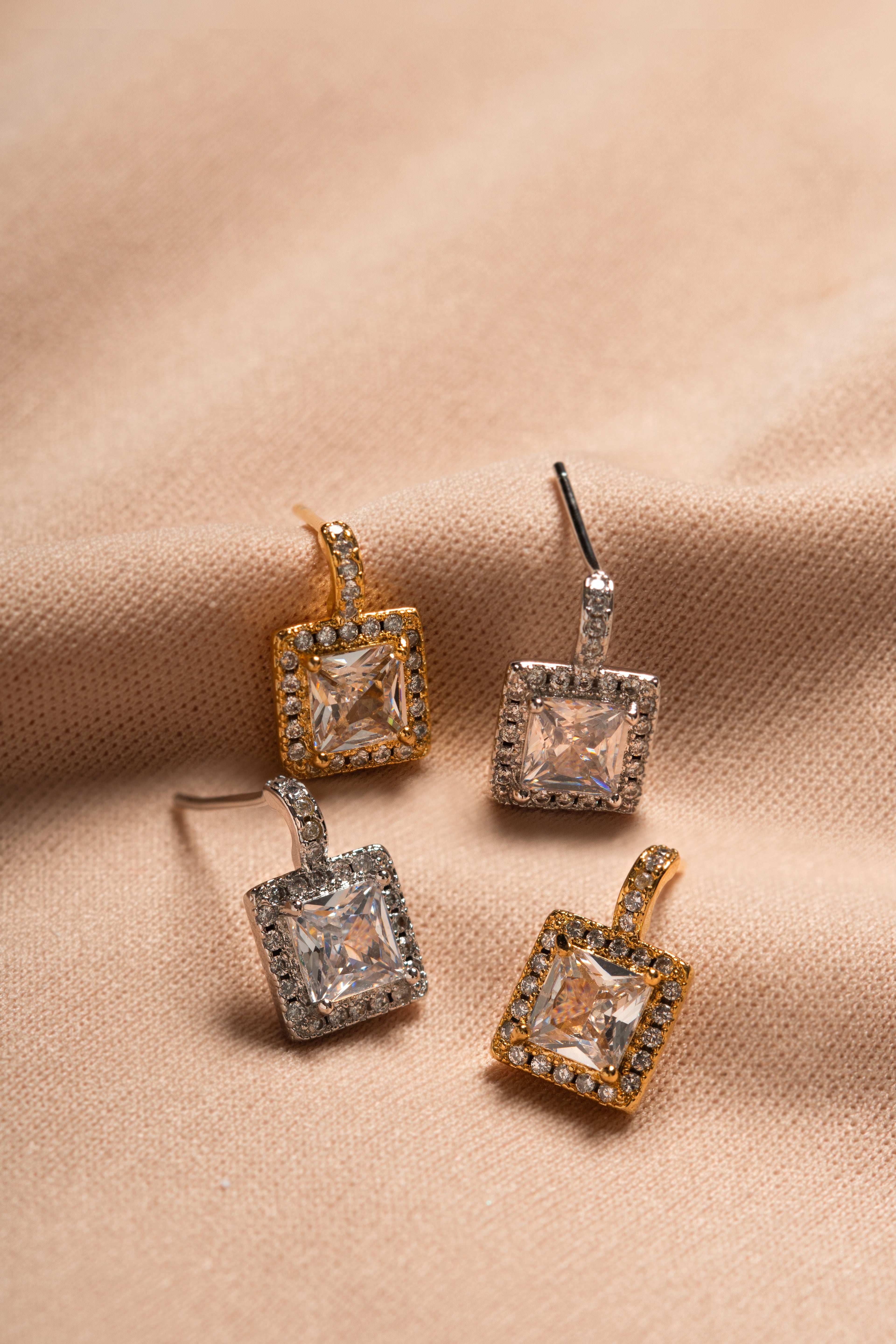 BRINCO ZICORNIA BANHADO A OURO.