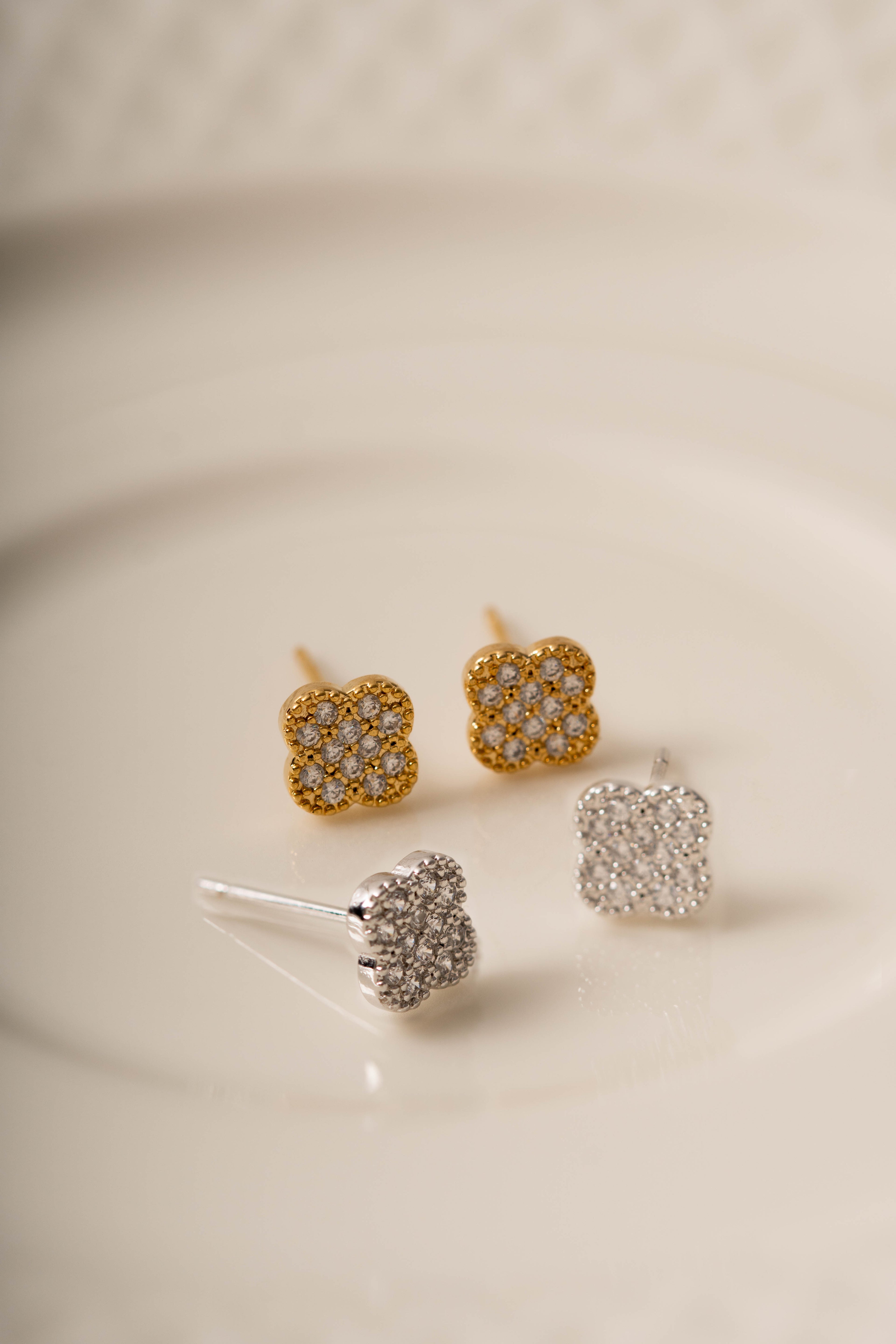 BRINCO ZIRCONIA PEQUENO.