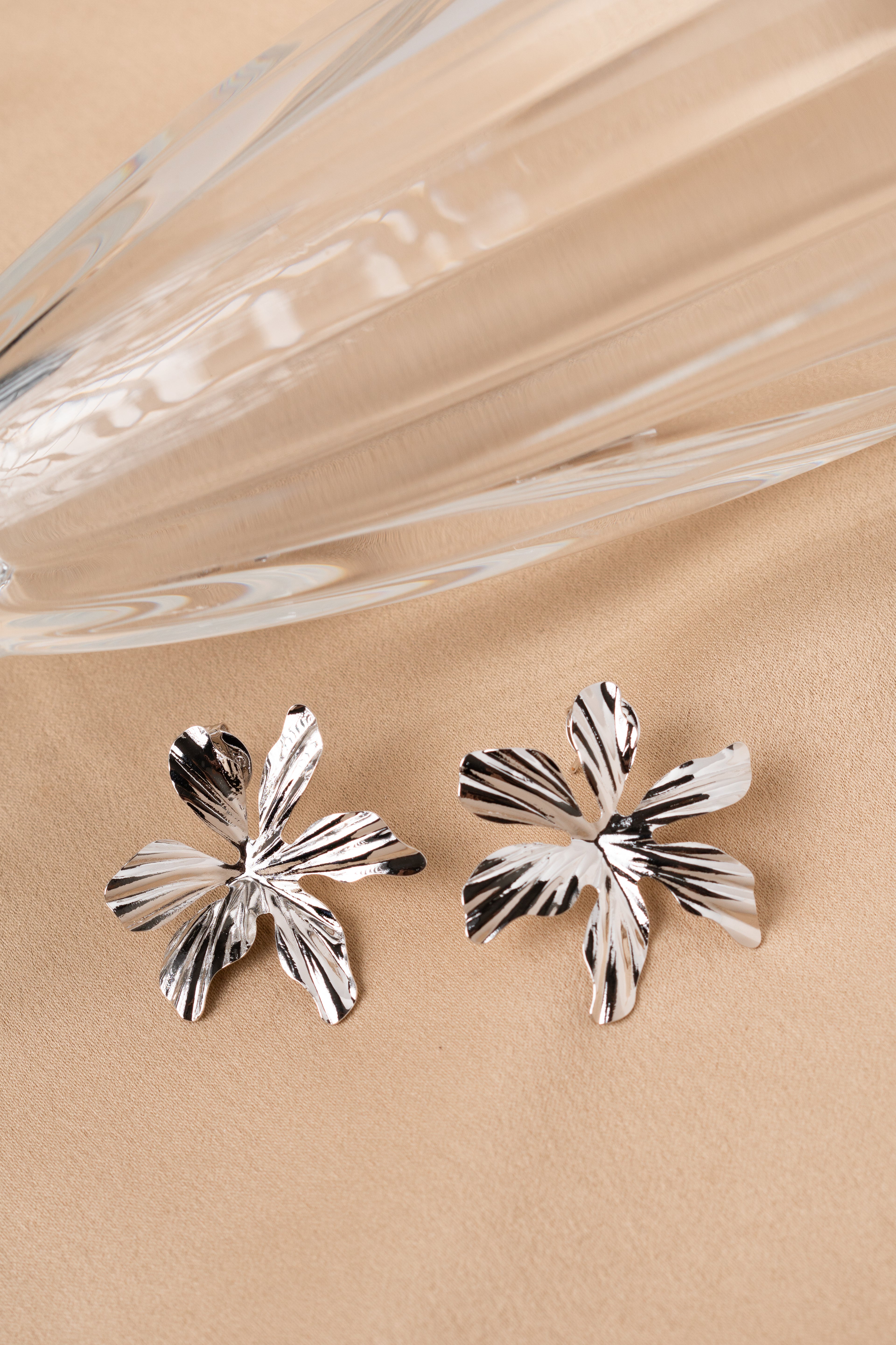 BRINCO FLOR COM DETALHES.