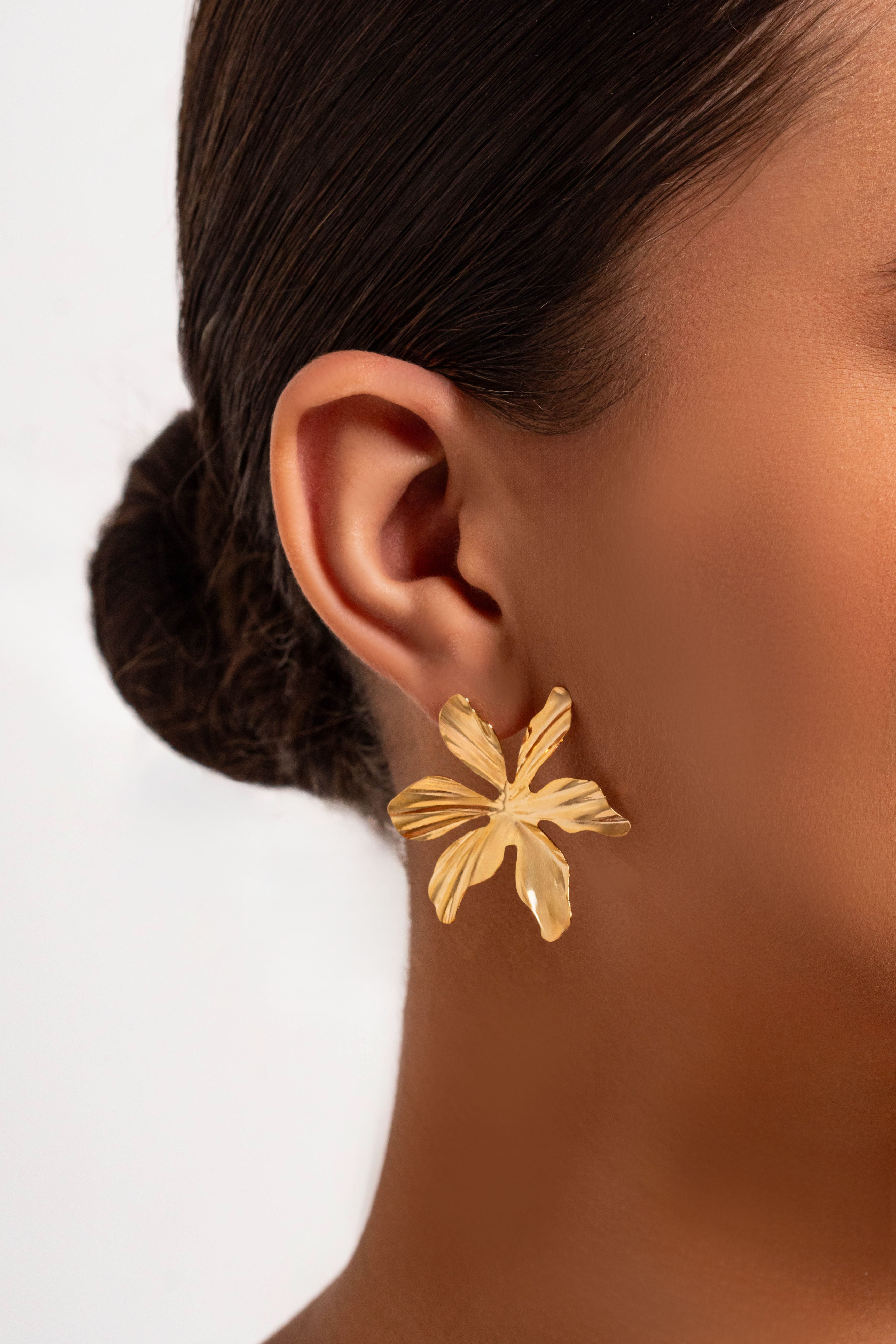 BRINCO FLOR COM DETALHES.