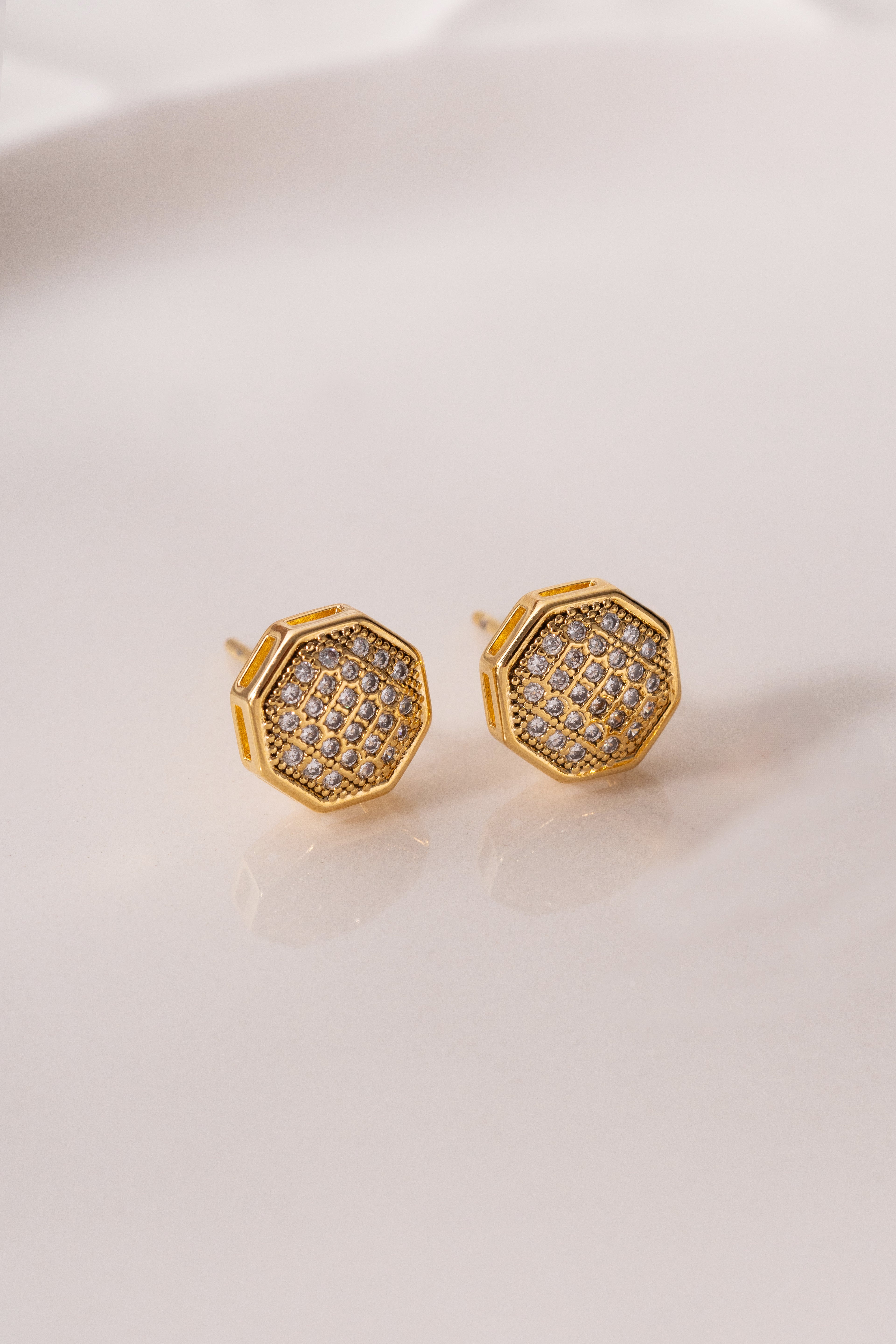 BRINCO ZIRCONIA BANHADO A OURO.